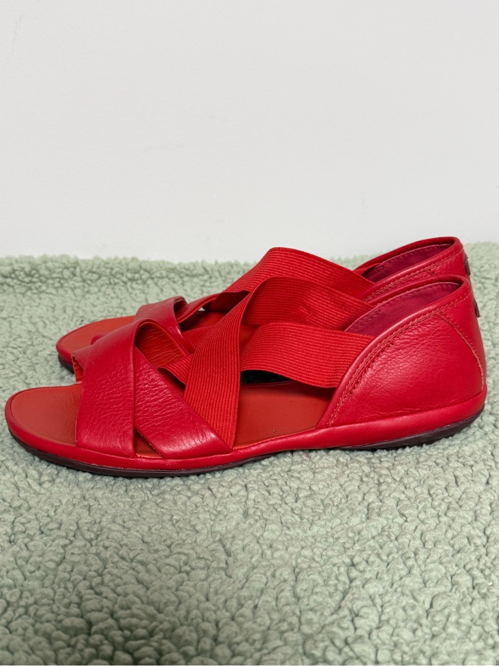 Camper ‘Right’ Red Leather Strappy Sandal Flats - Picture 5 of 10